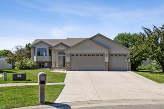 741 Wyndemere Drive, Fargo, ND 58078