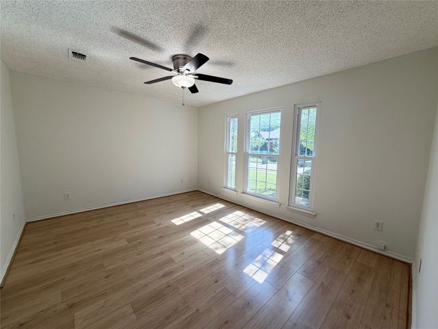 805 Hillbrooke Drive, Arlington, TX 76001