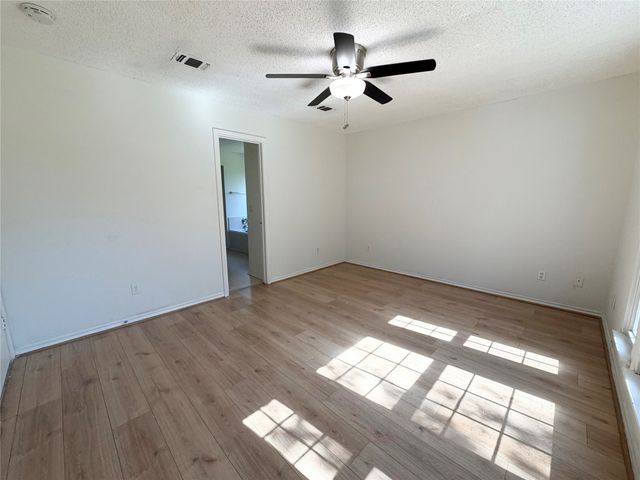 805 Hillbrooke Drive, Arlington, TX 76001