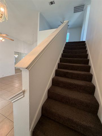 805 Hillbrooke Drive, Arlington, TX 76001