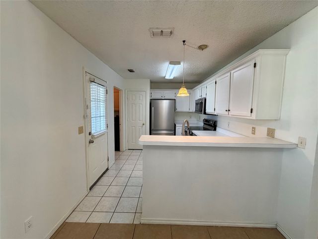 805 Hillbrooke Drive, Arlington, TX 76001