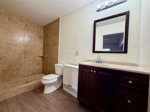 805 Hillbrooke Drive, Arlington, TX 76001