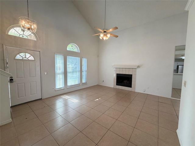 805 Hillbrooke Drive, Arlington, TX 76001
