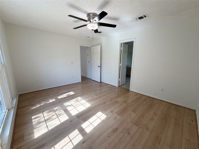 805 Hillbrooke Drive, Arlington, TX 76001