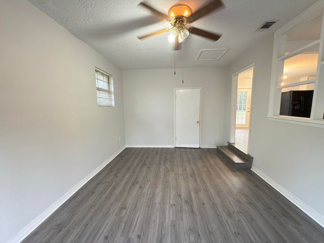 208 Forrest Parkway, Crestview, FL 32539