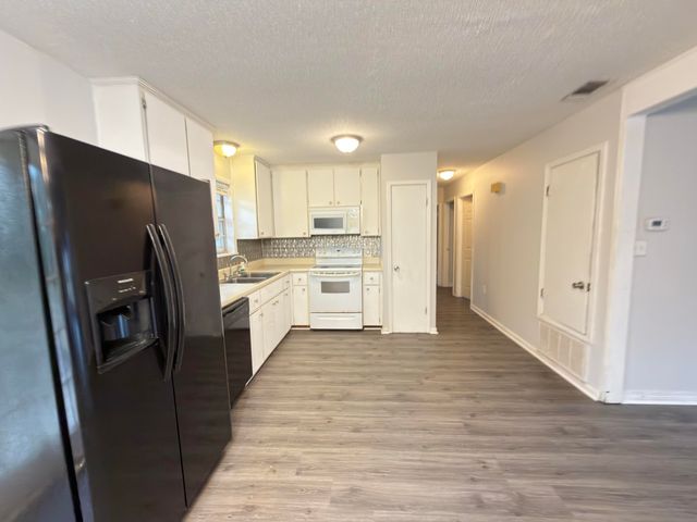 208 Forrest Parkway, Crestview, FL 32539