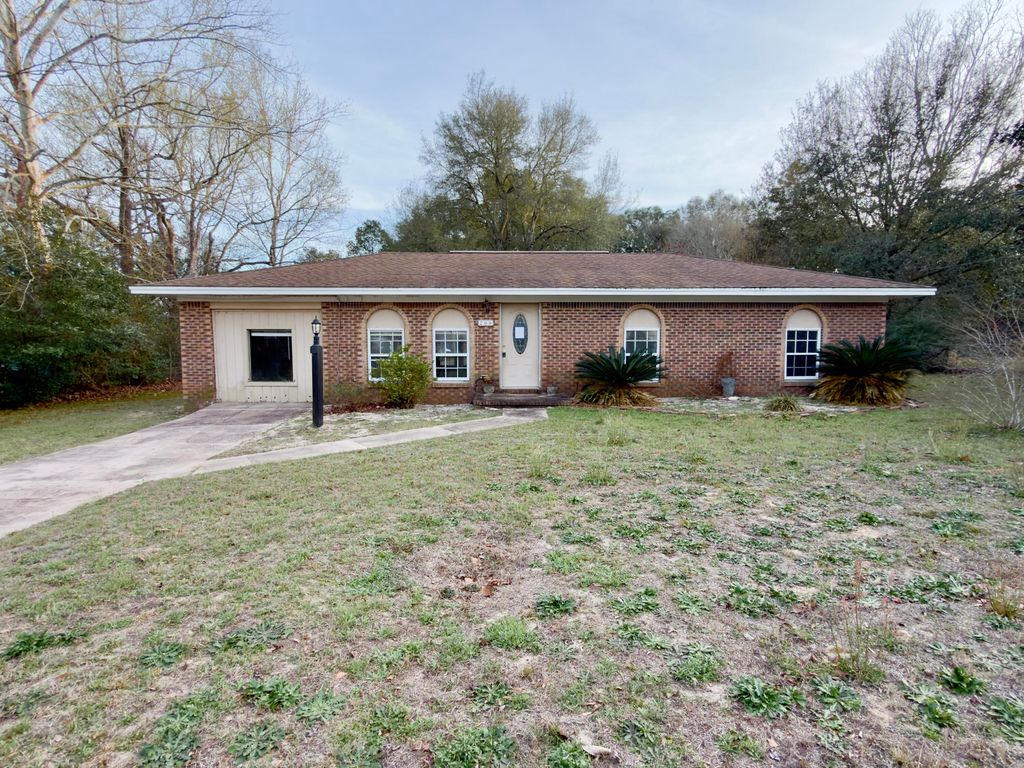 208 Forrest Parkway, Crestview, FL 32539