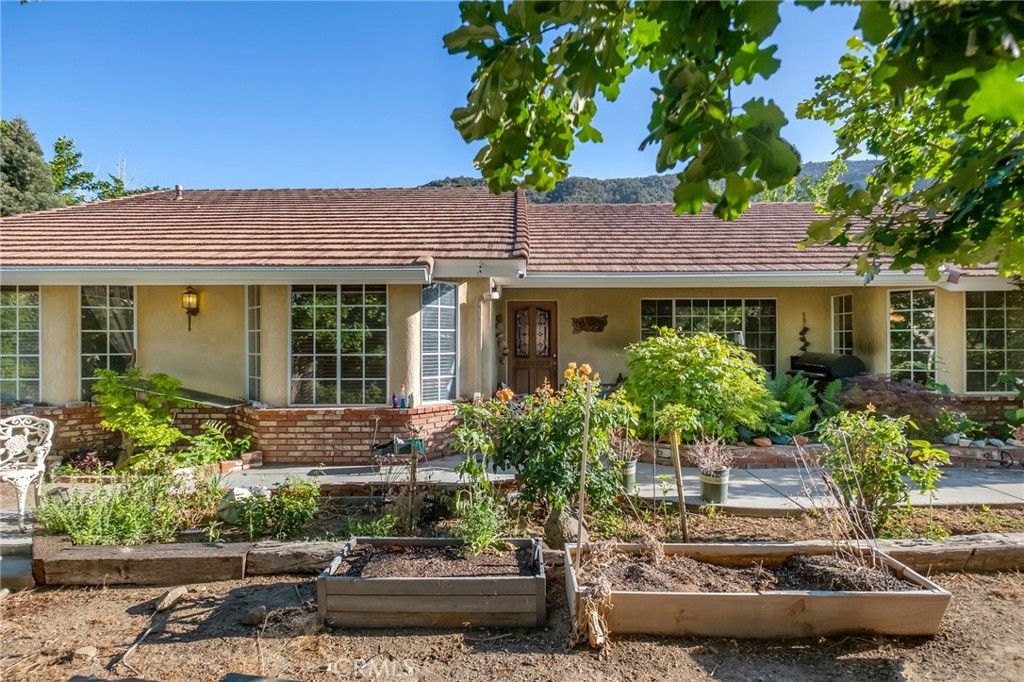 Image 1 of property listing at 7685 Wintergreen, Wrightwood, CA 92397