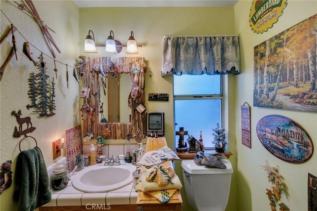 Image 11 of property listing at 7685 Wintergreen, Wrightwood, CA 92397