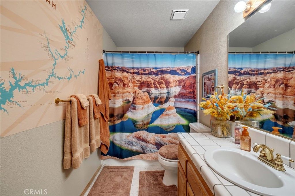Image 13 of property listing at 7685 Wintergreen, Wrightwood, CA 92397