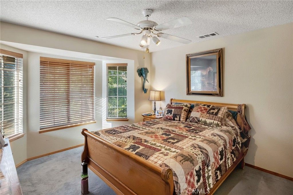 Image 15 of property listing at 7685 Wintergreen, Wrightwood, CA 92397