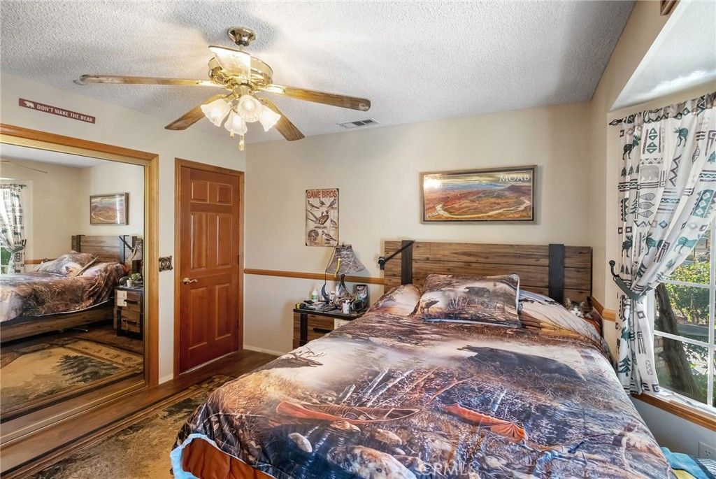 Image 16 of property listing at 7685 Wintergreen, Wrightwood, CA 92397