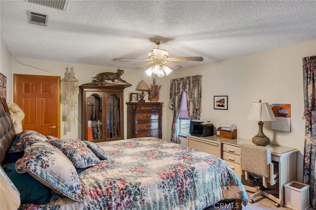Image 17 of property listing at 7685 Wintergreen, Wrightwood, CA 92397
