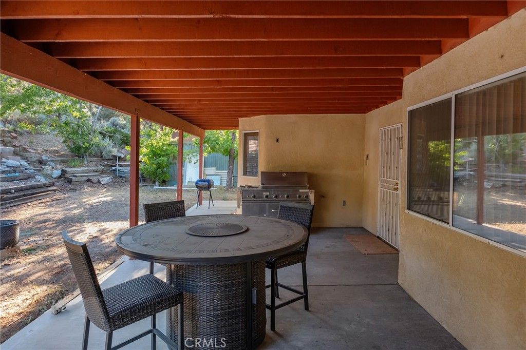 Image 20 of property listing at 7685 Wintergreen, Wrightwood, CA 92397