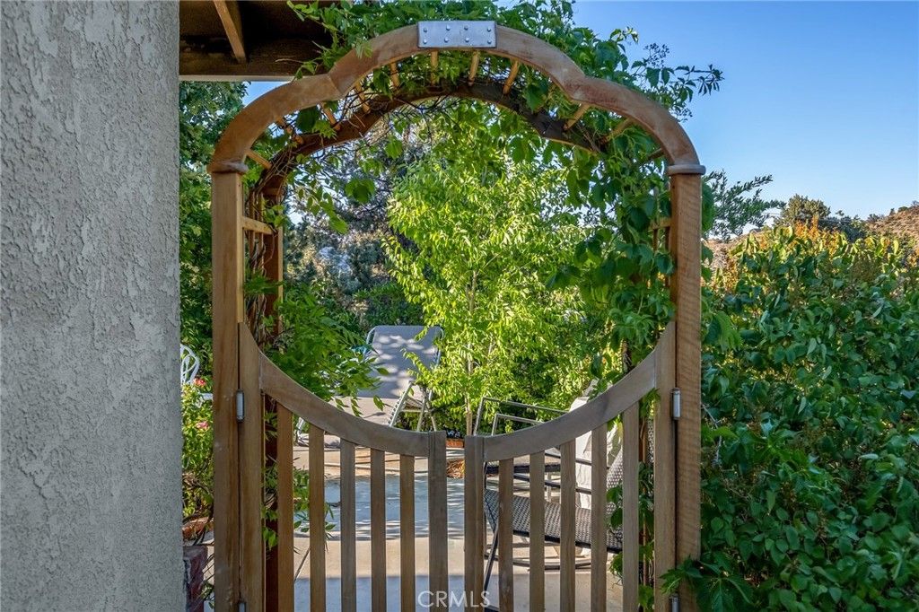 Image 24 of property listing at 7685 Wintergreen, Wrightwood, CA 92397