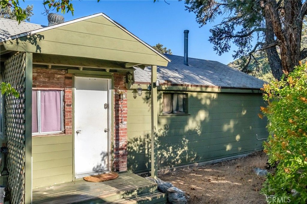Image 28 of property listing at 7685 Wintergreen, Wrightwood, CA 92397