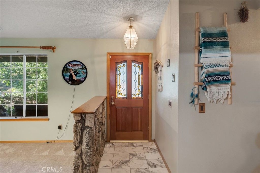 Image 3 of property listing at 7685 Wintergreen, Wrightwood, CA 92397