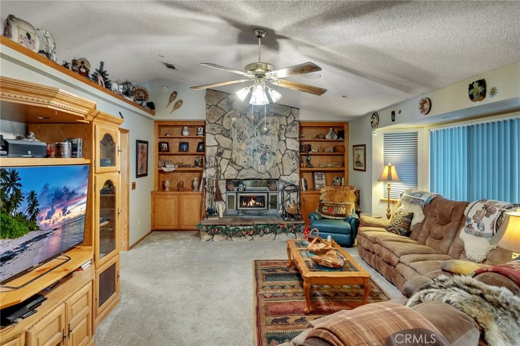 Image 6 of property listing at 7685 Wintergreen, Wrightwood, CA 92397