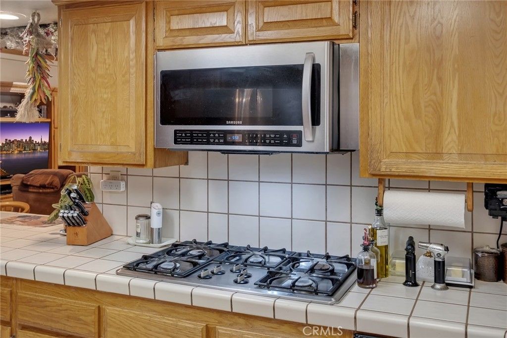 Image 9 of property listing at 7685 Wintergreen, Wrightwood, CA 92397