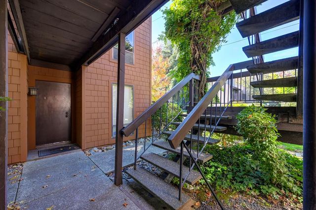 722 Woodside Lane East #3, Sacramento, CA 95825