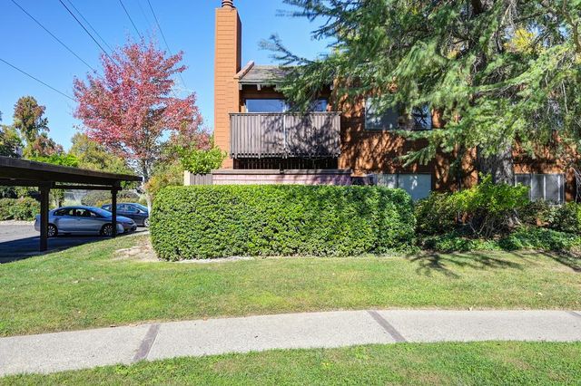 722 Woodside Lane East #3, Sacramento, CA 95825