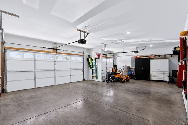 1066 Chesapeake Pointe Drive, Lafayette, IN 47909