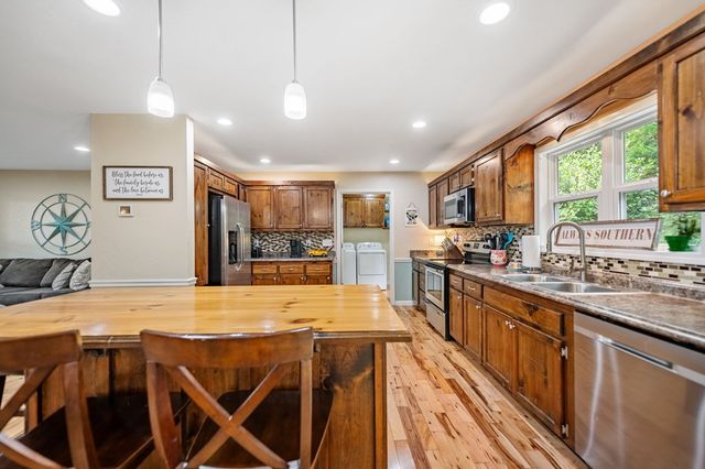 6 Gilliam Road, Mineral Bluff, GA 30559