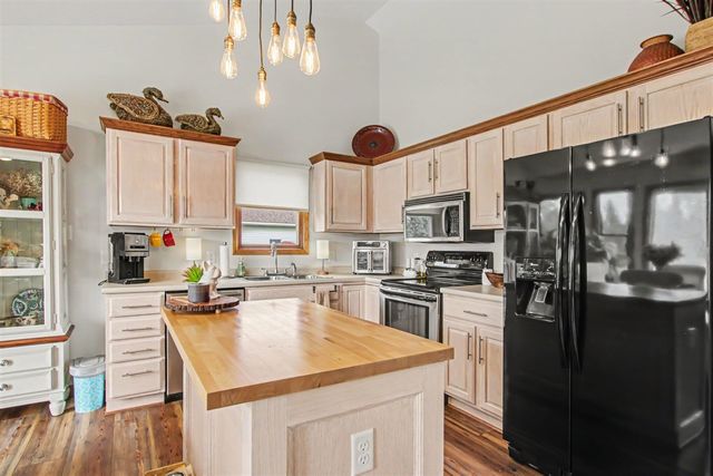 27357 Birmingham Court, Paw Paw, MI 49079