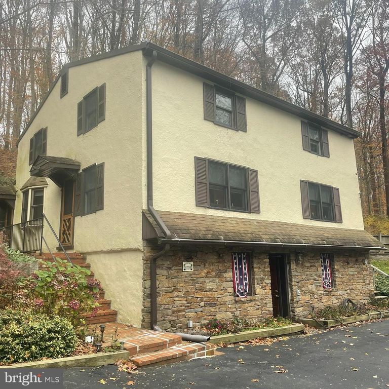 1127 KAOLIN RD, Avondale, PA 19311