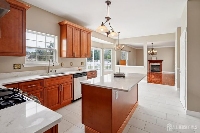 5 Abate Court, Franklin, NJ 08873