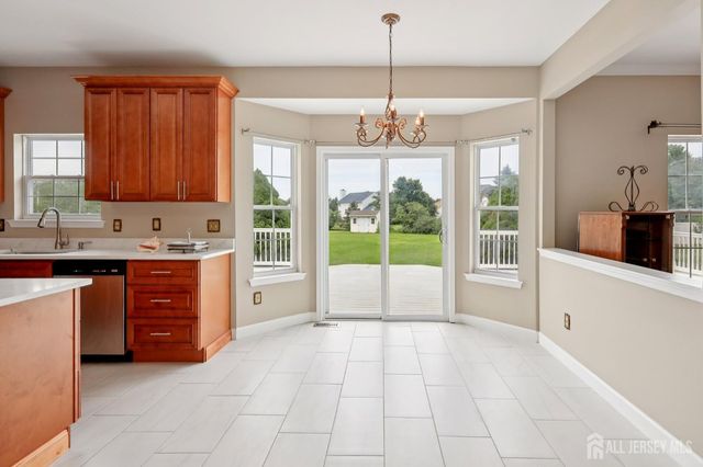 5 Abate Court, Franklin, NJ 08873