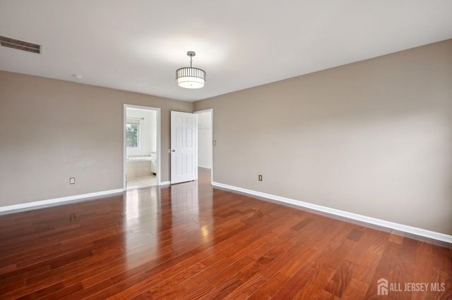 5 Abate Court, Franklin, NJ 08873