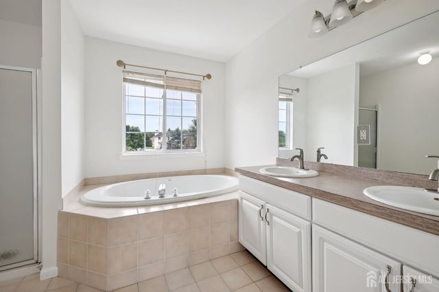 5 Abate Court, Franklin, NJ 08873