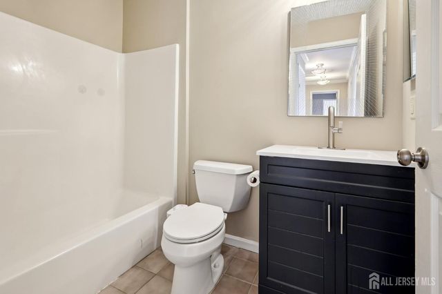 5 Abate Court, Franklin, NJ 08873