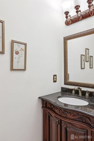 5 Abate Court, Franklin, NJ 08873