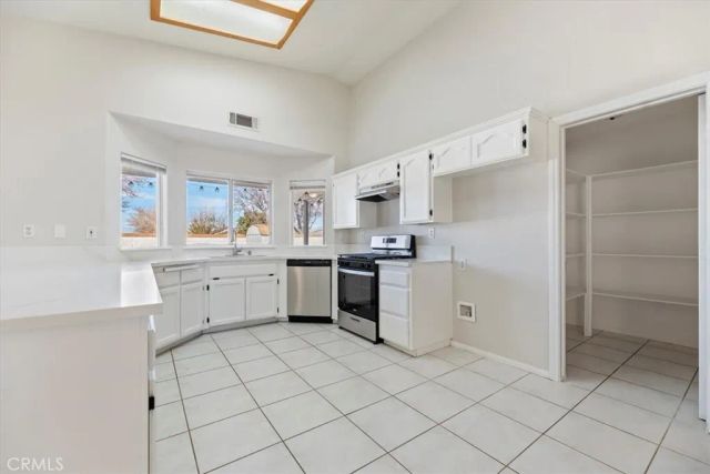 14450 Palo Alto Court, Victorville, CA 92392