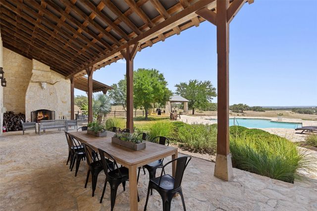 140 Lantana DR, Johnson City, TX 78636