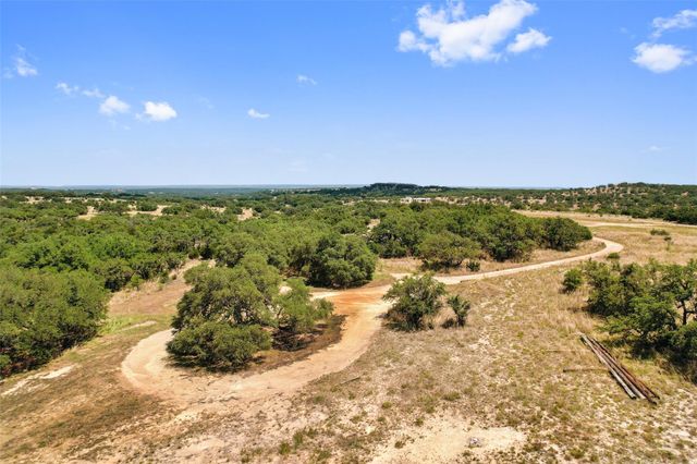 140 Lantana DR, Johnson City, TX 78636