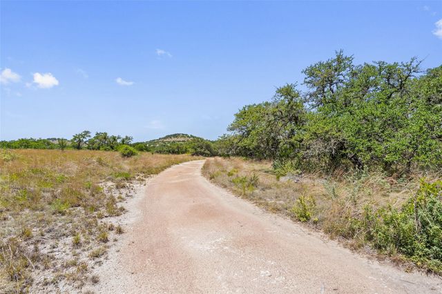 140 Lantana DR, Johnson City, TX 78636