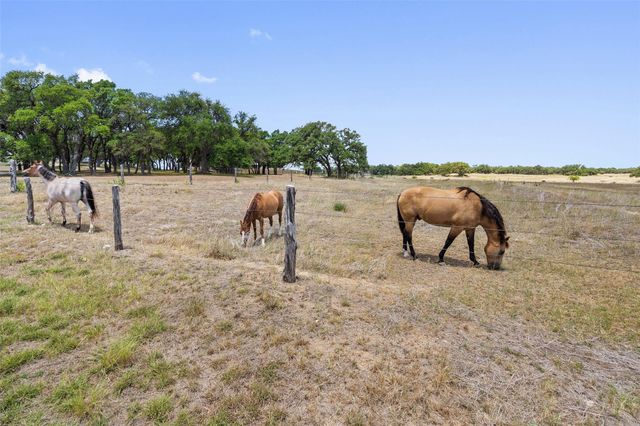 140 Lantana DR, Johnson City, TX 78636