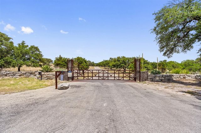 140 Lantana DR, Johnson City, TX 78636