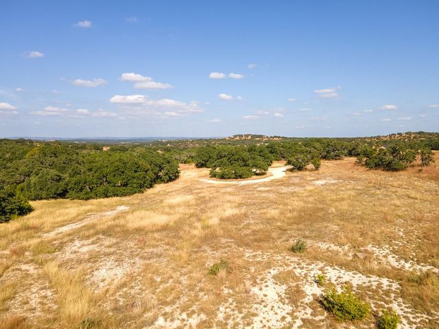 140 Lantana DR, Johnson City, TX 78636