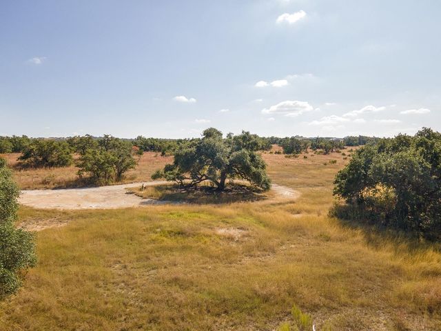 140 Lantana DR, Johnson City, TX 78636