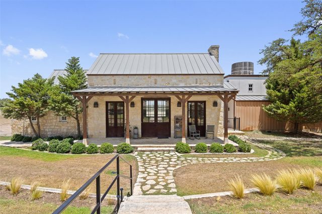 140 Lantana DR, Johnson City, TX 78636