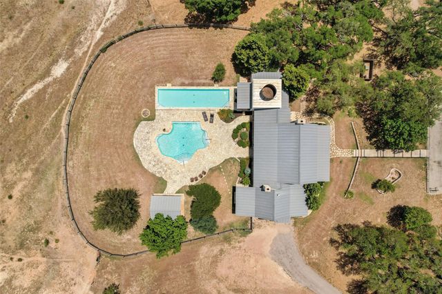 140 Lantana DR, Johnson City, TX 78636