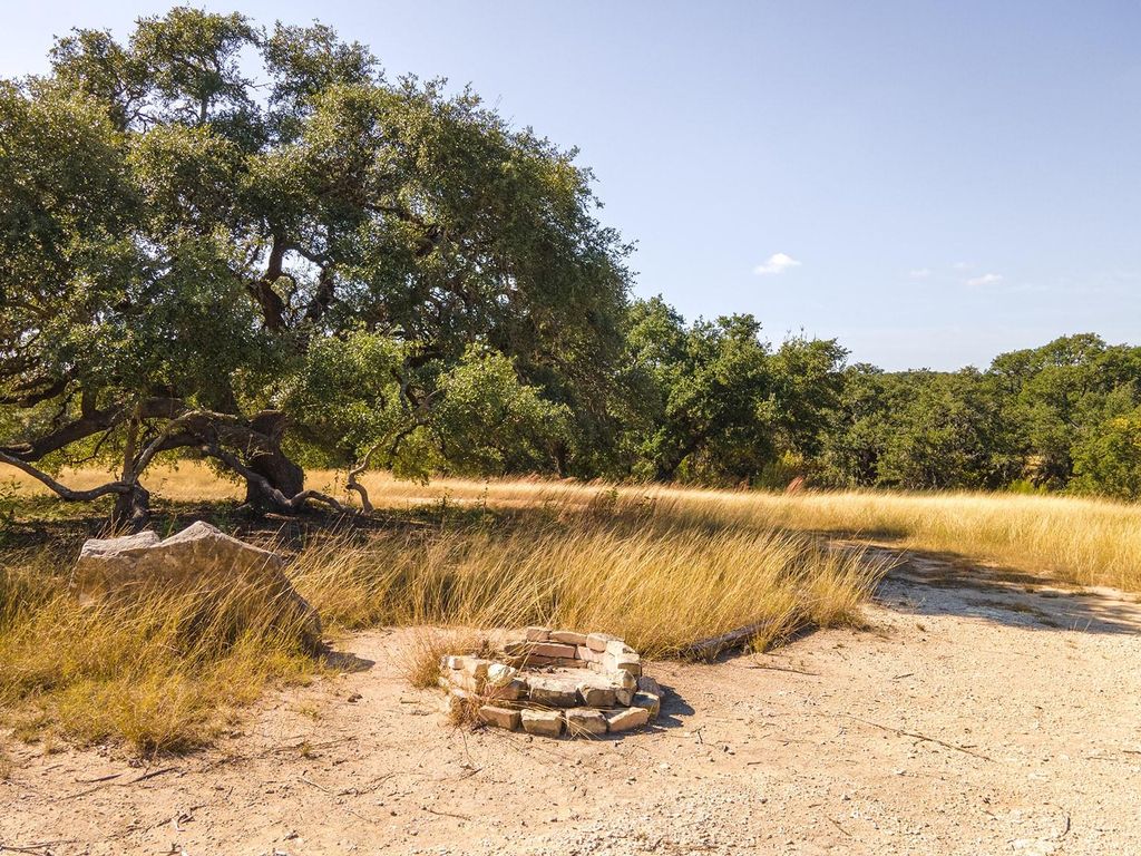 140 Lantana DR, Johnson City, TX 78636