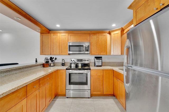 400 N SURF RD 703, Hollywood, FL 33019