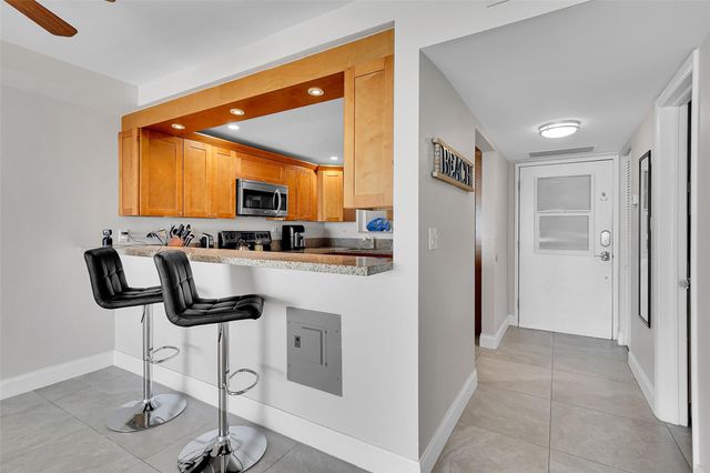 400 N SURF RD 703, Hollywood, FL 33019