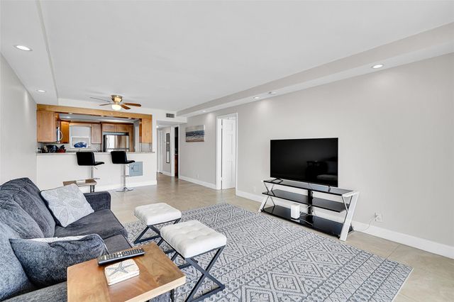 400 N SURF RD 703, Hollywood, FL 33019