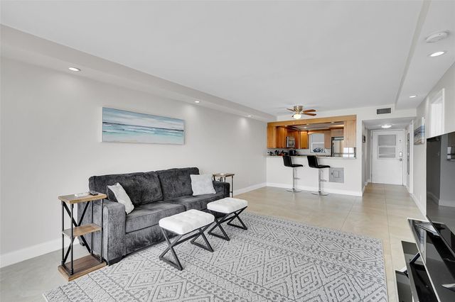 400 N SURF RD 703, Hollywood, FL 33019